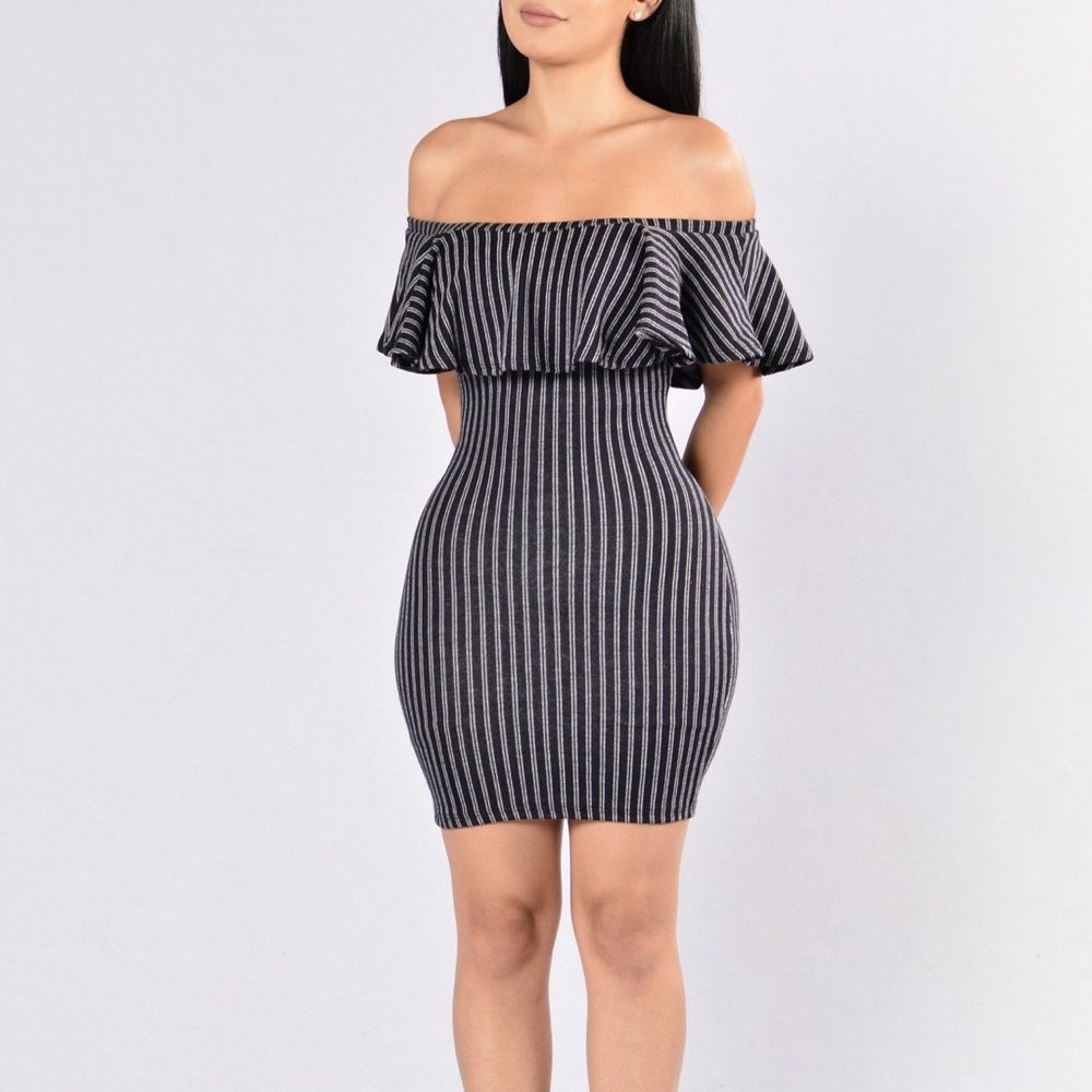 Fashion nova stremlines dress